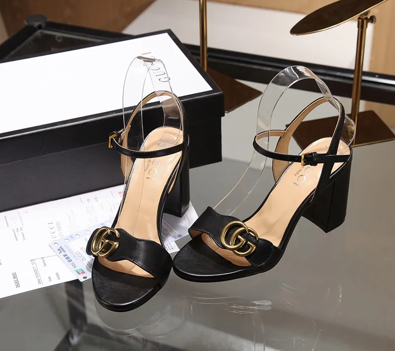 👟👟Ex-factory price 320👟👟 Gucci (GUCCI) official website 1:1 exquisite bronze buckle new summer one-line sandals. The workmanship is great and reassuring. The leather is shiny and tough. Comfortable and super comfortable to walk. It meets the actual needs of the public and is easy to control. Recommended fabric: first-layer cowhide lining/feet: sheepskin 🐑 rubber outsole. Heel height: 8cm. Color: gold, light gold, black, white, red, apricot. Size: 34-39 (sizes 40 and 41 need to be customized). Comes with receipt.